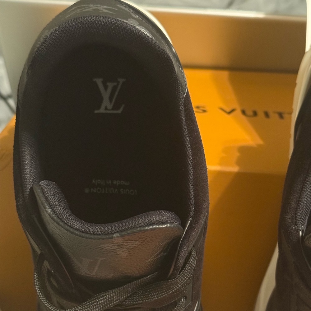 Men’s Louis Vuitton LV Trainer Black and White Sneaker - Picture 7 of 9